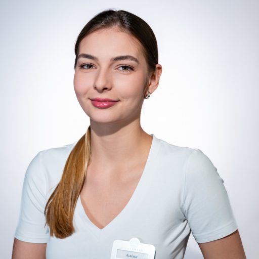 Снежкова Алёна Вячеславовна — Администратор MaxTreat